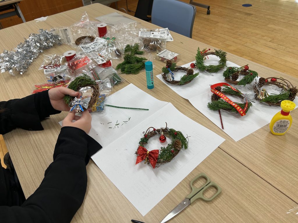 クリスマスリースづくり